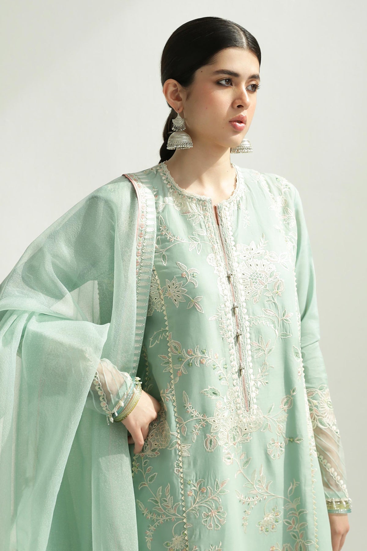 AMIRA-5B Zara Shahjahan